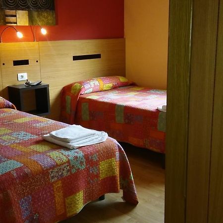 Hostal-Meson Vilasante ตริอากาสเตลา ภายนอก รูปภาพ