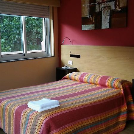 Hostal-Meson Vilasante ตริอากาสเตลา ภายนอก รูปภาพ