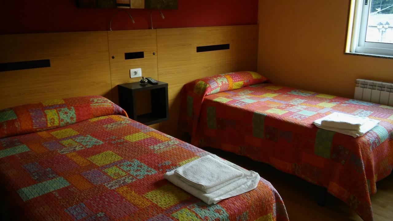 Hostal-Meson Vilasante ตริอากาสเตลา ภายนอก รูปภาพ