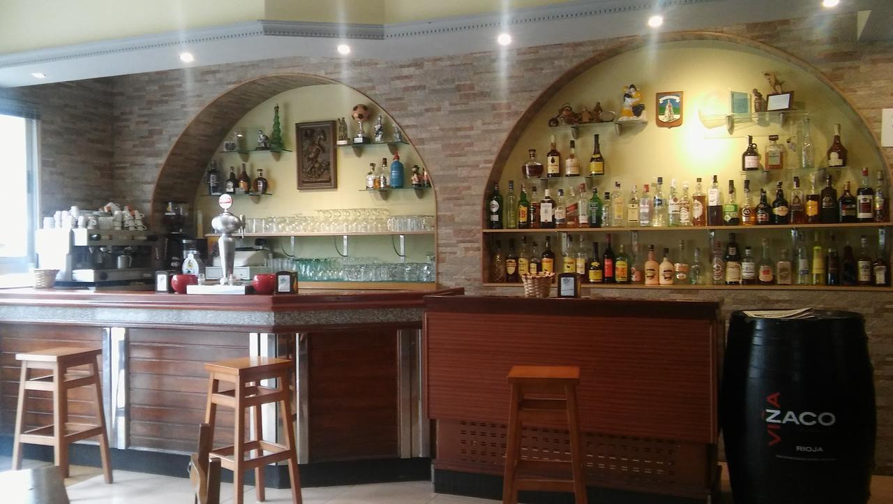 Hostal-Meson Vilasante ตริอากาสเตลา ภายนอก รูปภาพ